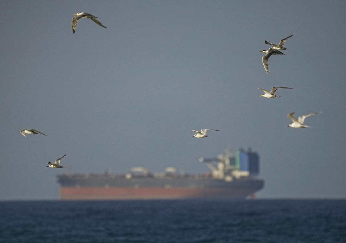 Iran threatens to close Hormuz again if US blockade continues