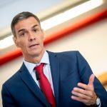 At anti-Trump rally, Sánchez promises to ‘twist the arm’ of the global right