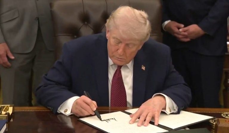 Cognitively Declining Trump Wants Praise For Being Able To Sign His Name