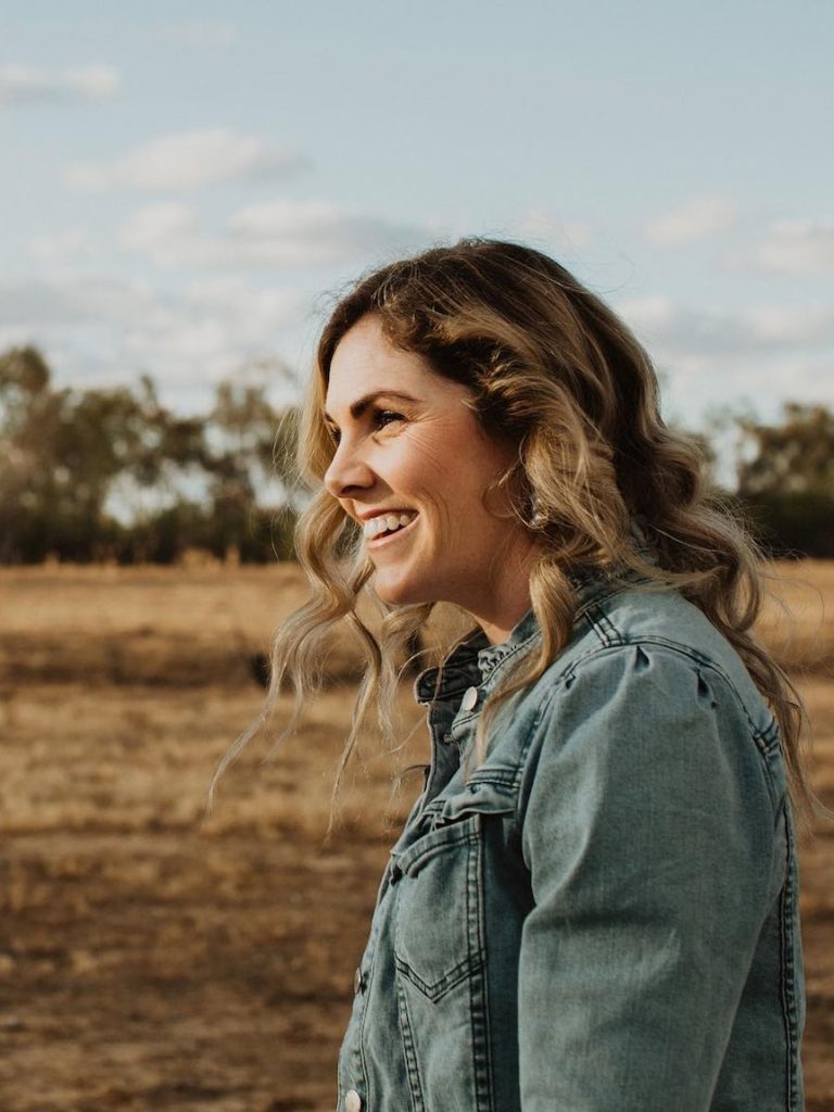 Woman who helps to save lives after tragic melanoma loss wins award