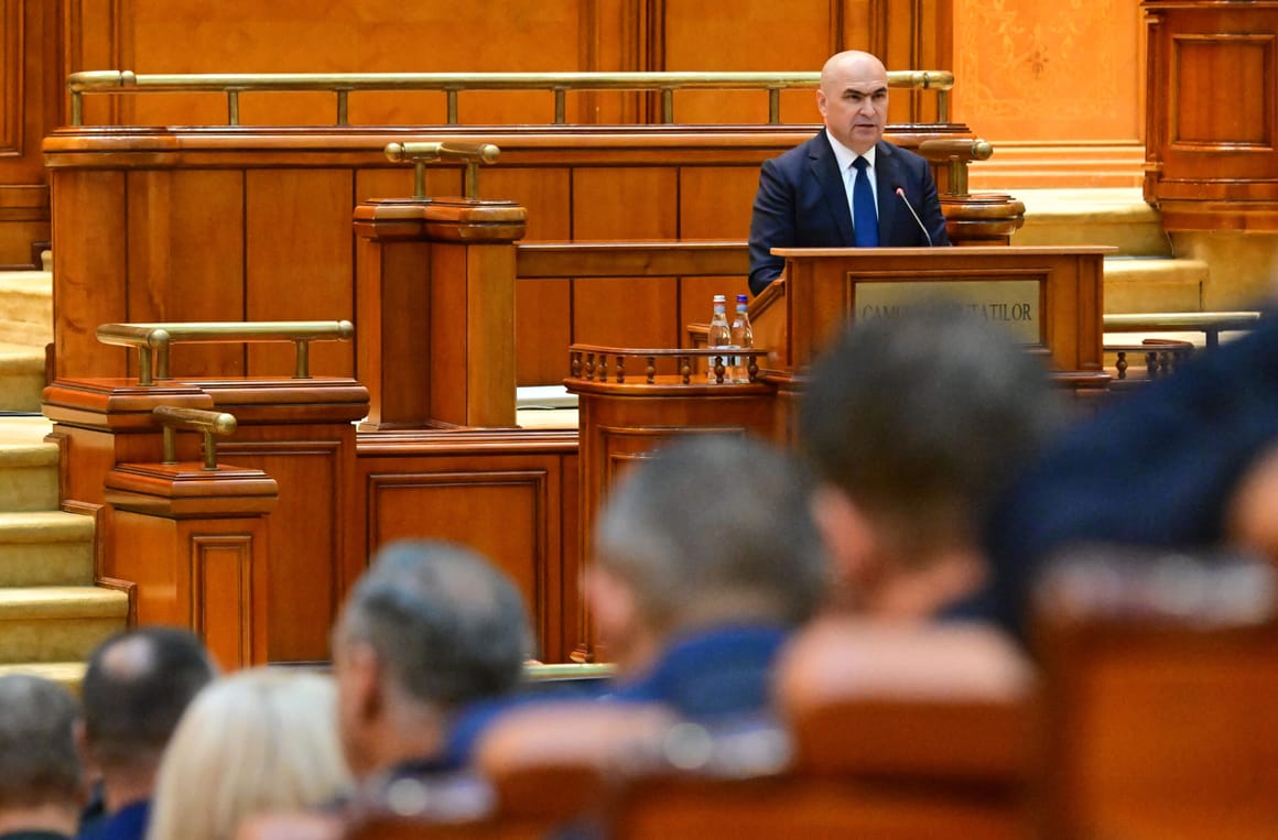 Romanian socialists and far right unveil joint plan to topple PM