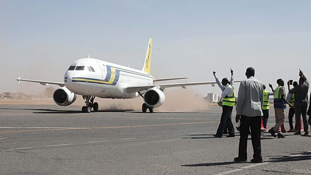 Mali flights suspended as wave of attacks deepens security crisis