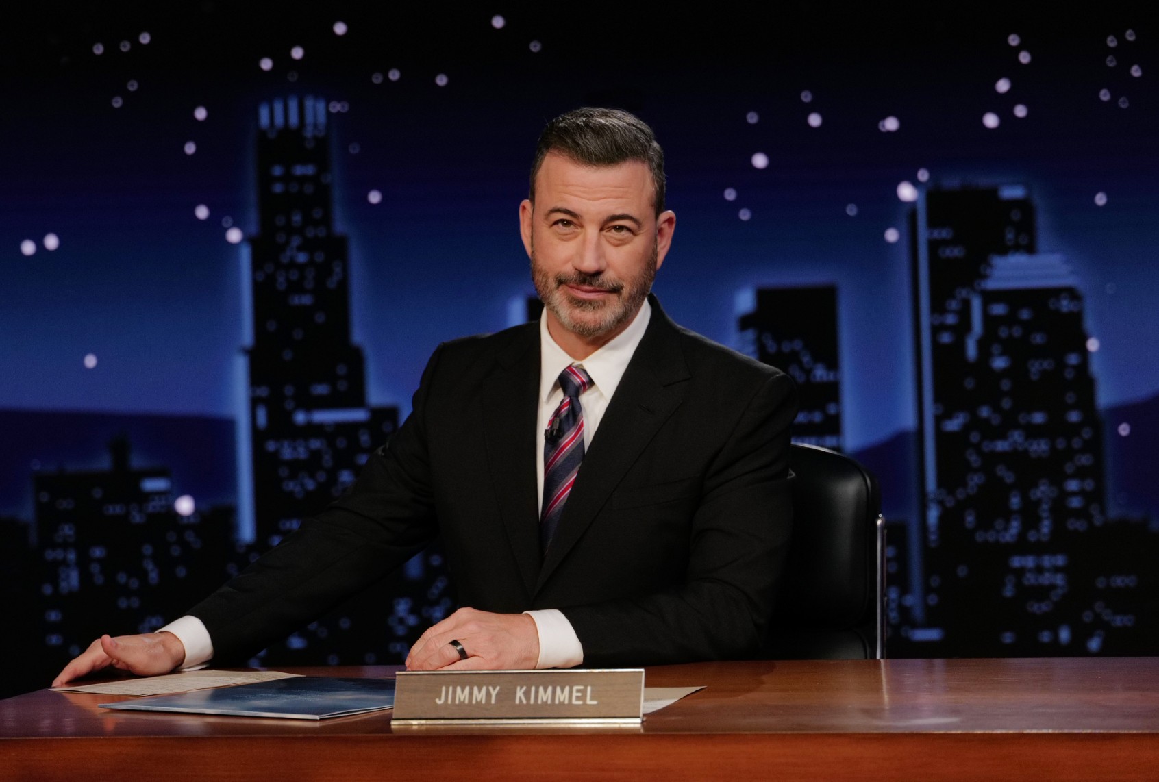 Trump makes fools of media with renewed attack on Jimmy Kimmel