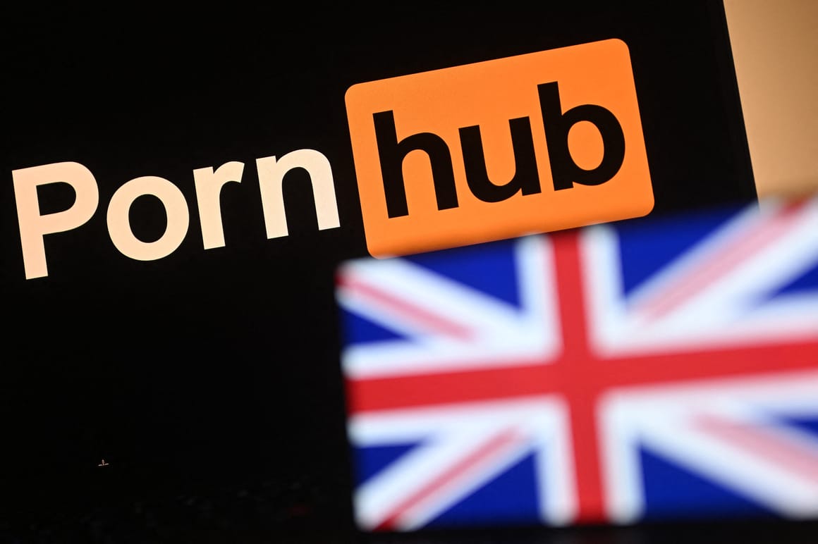 PornHub lets UK Apple users back on its platform