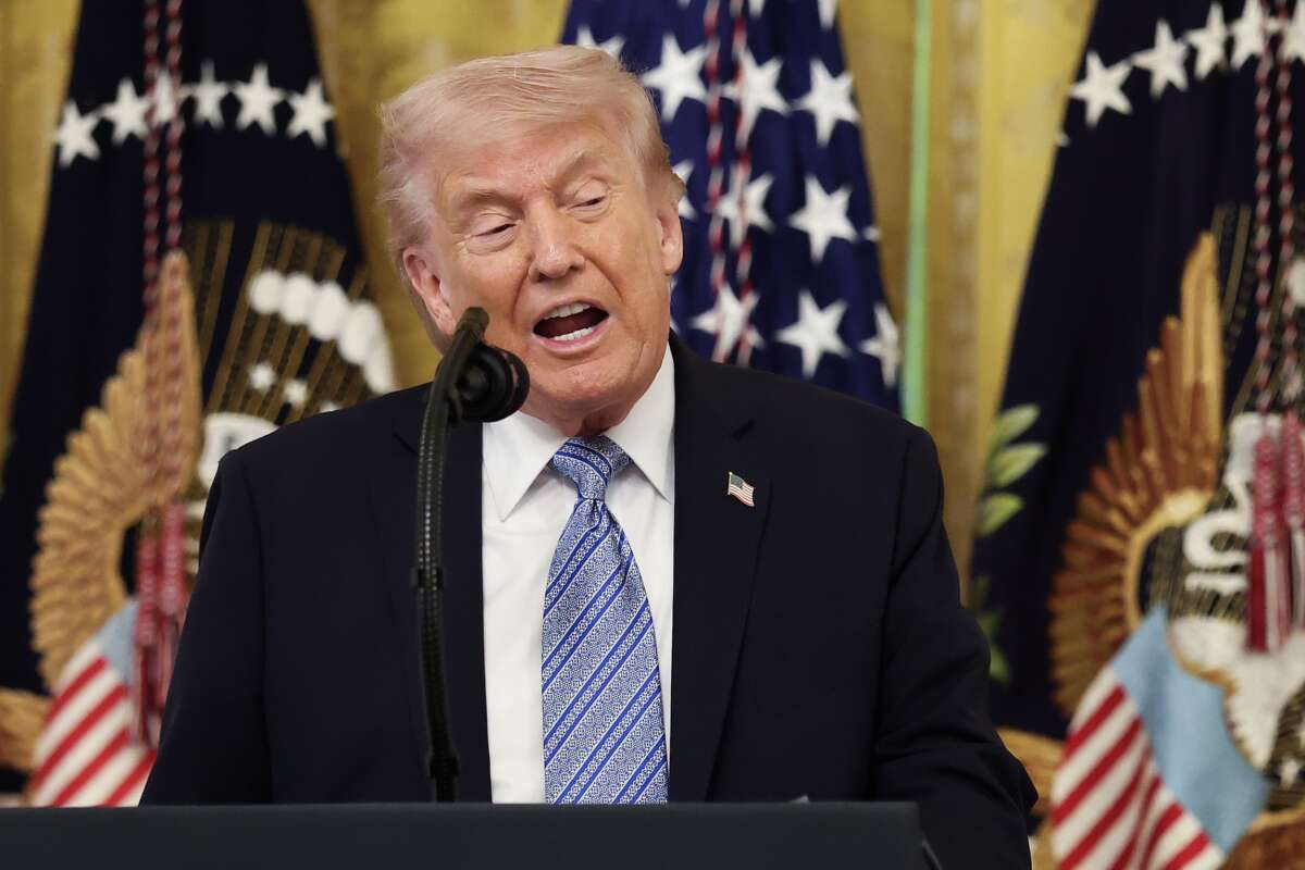 Trump Urges GOP to Redraw Maps Ahead of Midterms, Even If It Delays Elections