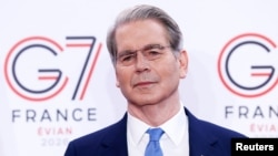 US Extends Russian Oil Waiver As Bessent Urges Tougher Iran Sanctions