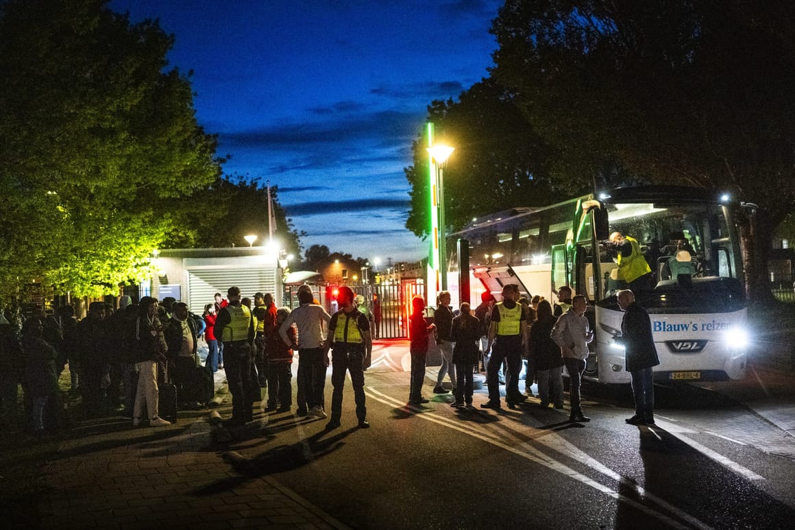 EU negotiators agree new migrant return law