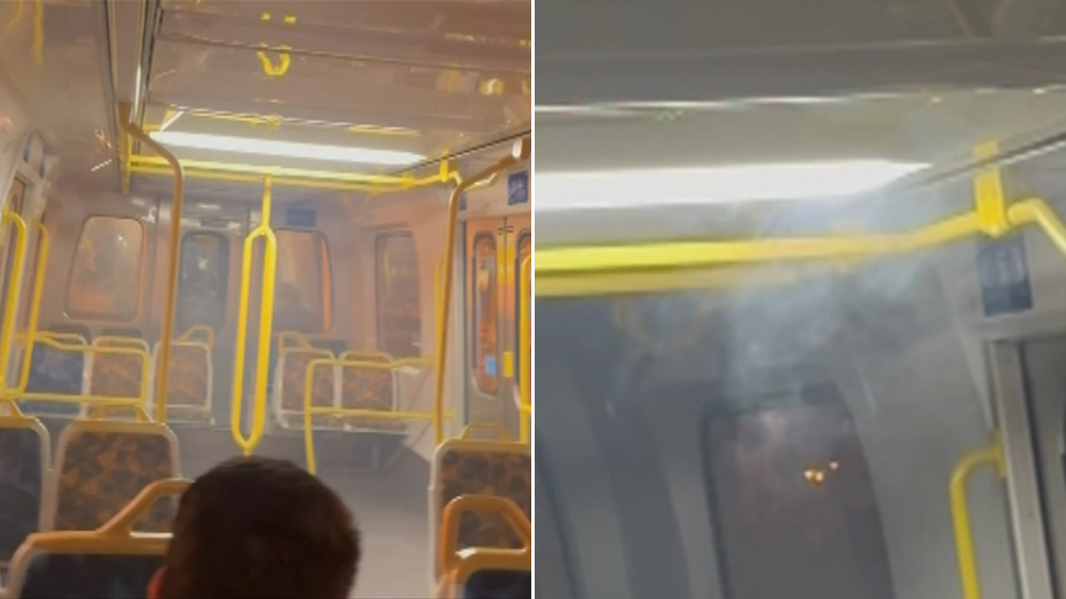 Metro Trains Melbourne apologises after explosions terrify peak hour train passengers