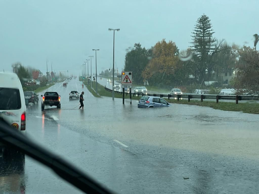 WEATHER: Disruptive rainfall, SNOW, winds and excessive lightning to batter SA