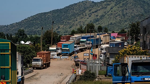 Traders disrupted as Uganda closes border due to Ebola outbreak in Congo