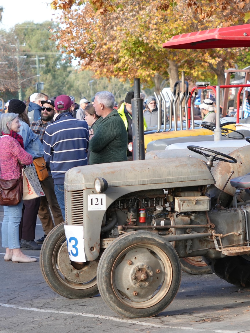 Town saved from flooding 70 years ago sets vintage tractor record