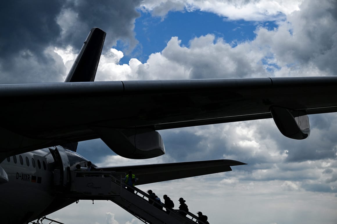 MEPs confirm compromise on air passenger rights reform