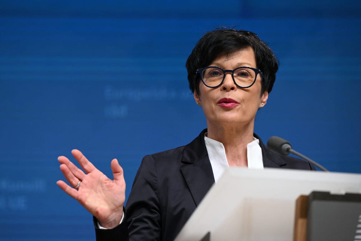 EU developing rules to ‘bite hard’ if new members go rogue, says enlargement chief