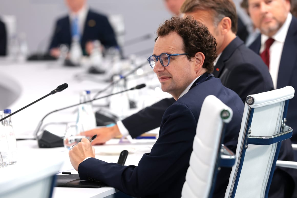 West plays nice on AI in bid to shut out China