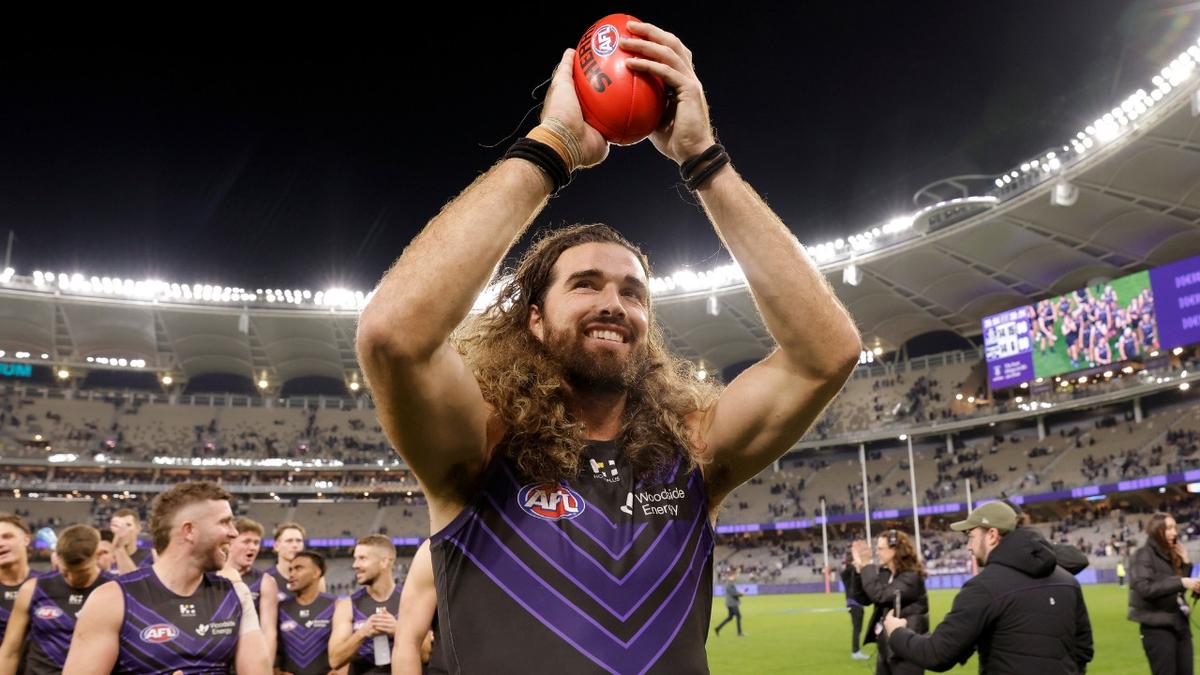 Ladder leaders Fremantle come from five goals down against Geelong to extend record winning streak