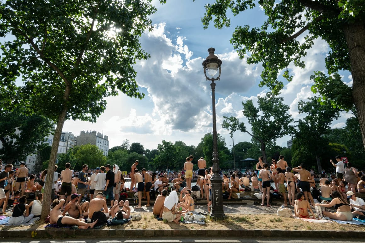 France curbs public drinking as heatwave hits music festival crowds