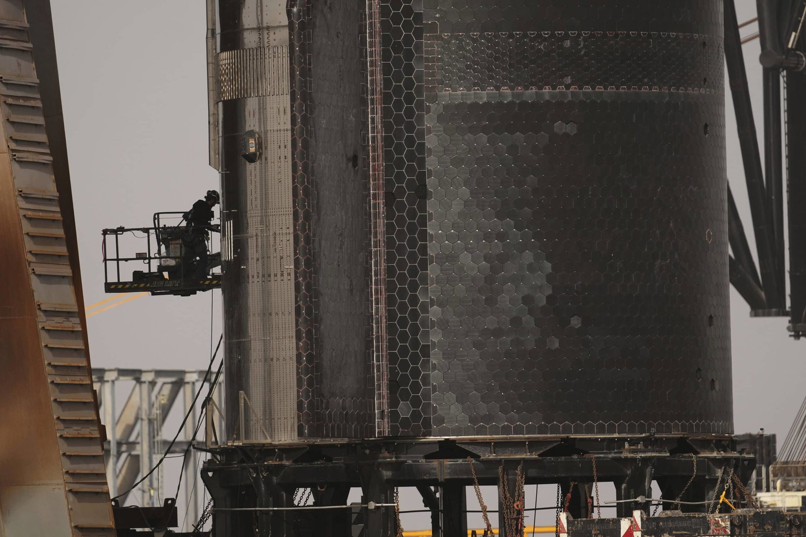 Worker’s Death at SpaceX Factory Follows Hundreds of Injuries
