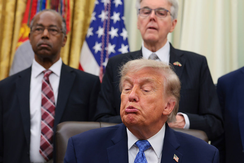 Trump to the authors of “Regime Change”: “Fake News”