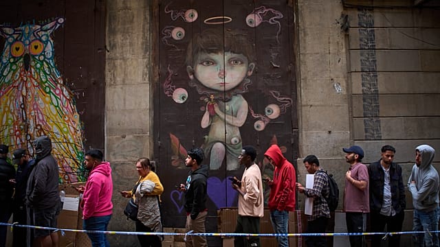 Last chance for migrants as Spain’s regularisation window closes