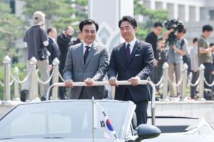 Koizumi’s First Trip to Seoul: A Sign of Cautious Japan-South Korea Reconciliation