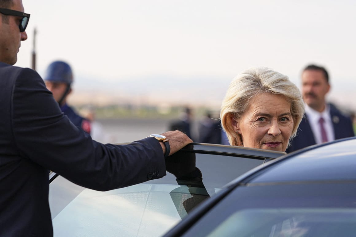 Von der Leyen and Costa gifted guns by Erdoğan at NATO summit