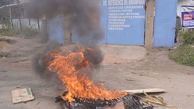 Ebola: Workers at Congolese treatment center strike over unpaid salaries