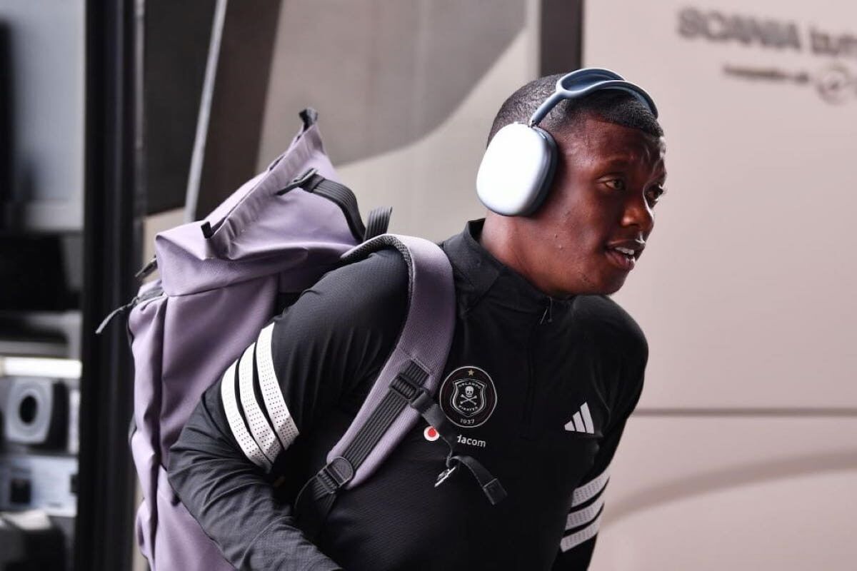 Orlando Pirates’ forgotten man Dlamini spotted playing dice over kota after missing Spain trip