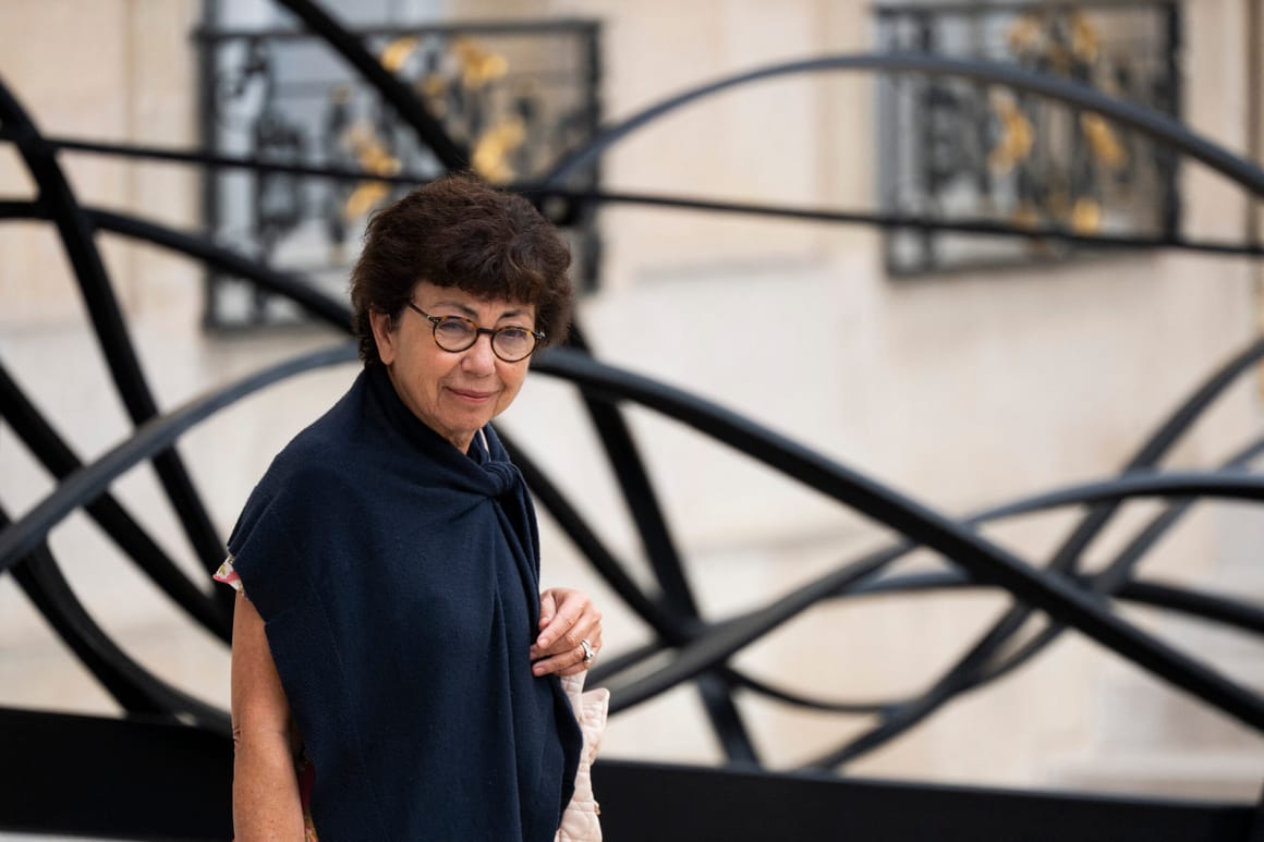 Macron convinces environment minister to stay on
