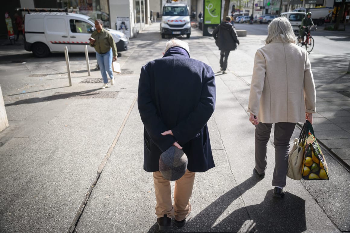 French far right reviewing potential tweaks to retirement reform proposal