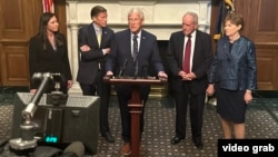 US Senate Advances Landmark Russia Sanctions Bill After Zelenskyy’s Capitol Appeal