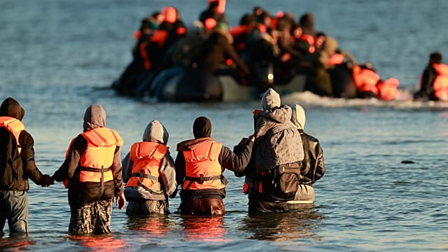 UK sees record day for Channel migrant crossings piling pressure on government