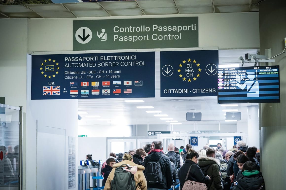 Sánchez-Meloni clash brings back borders — and headaches for tourists