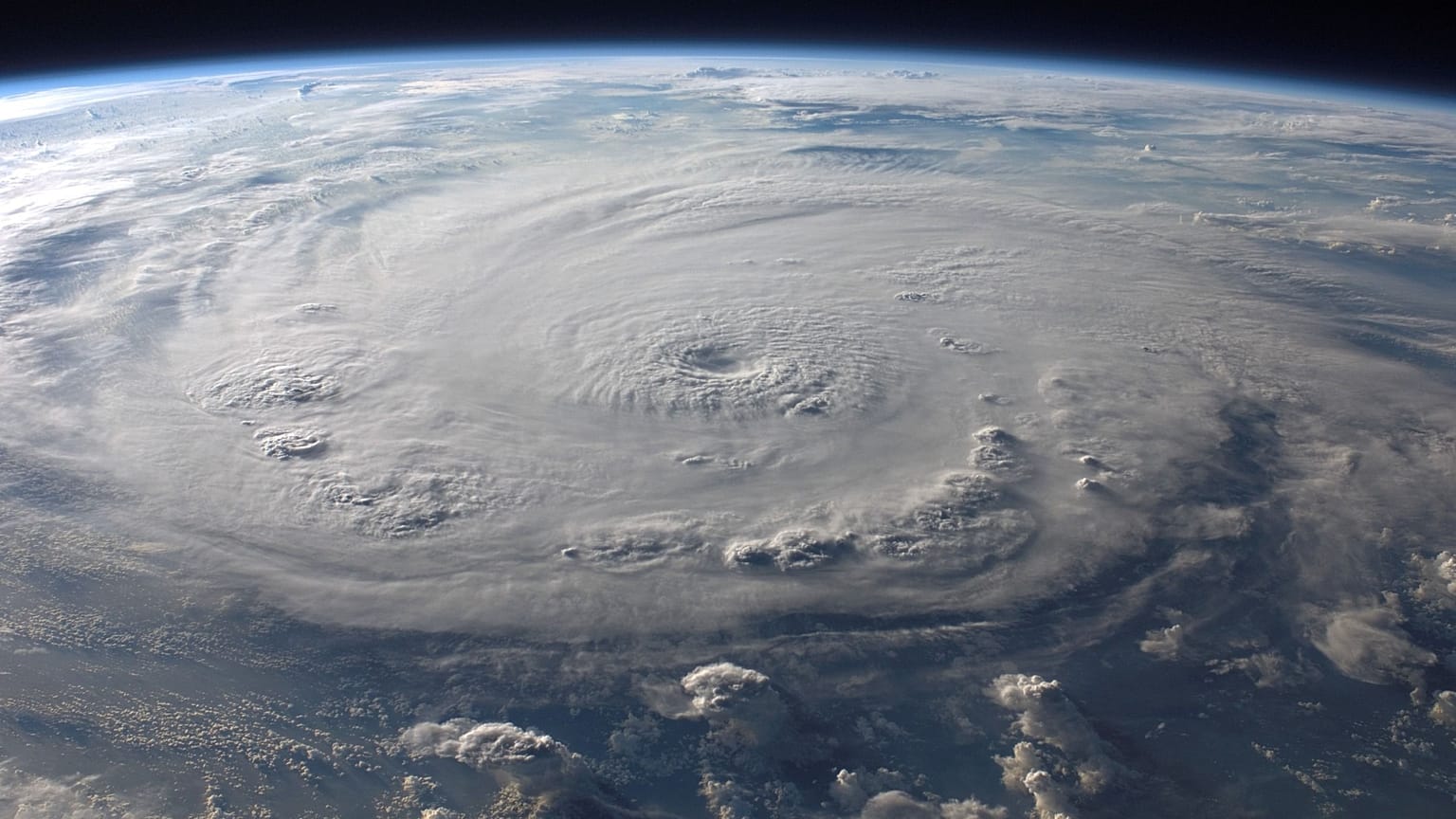 Space storms could put airline passengers at radiation risk, scientists warn