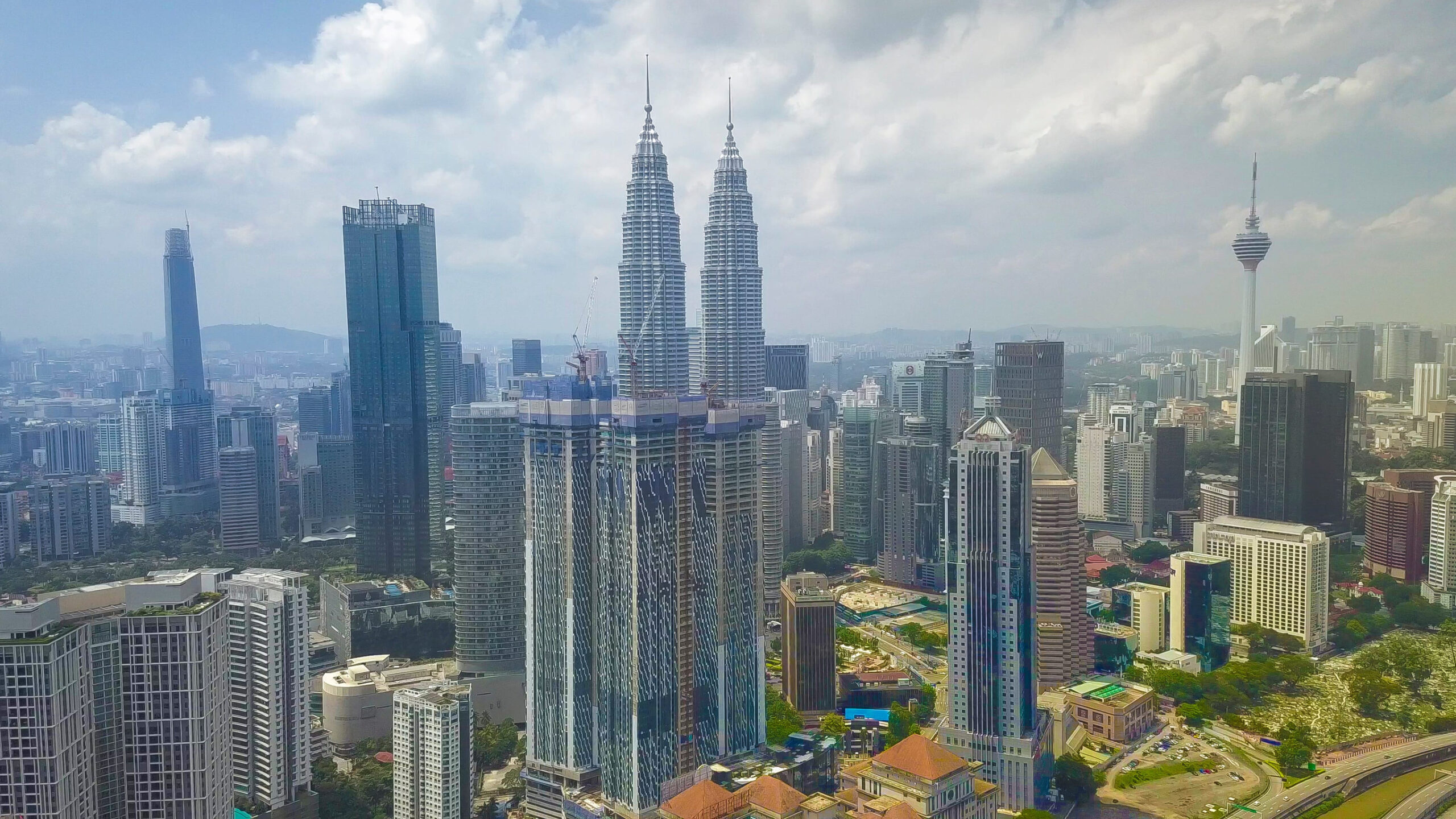 AI reshapes hiring strategies as employers in Singapore expand cross-border talent search