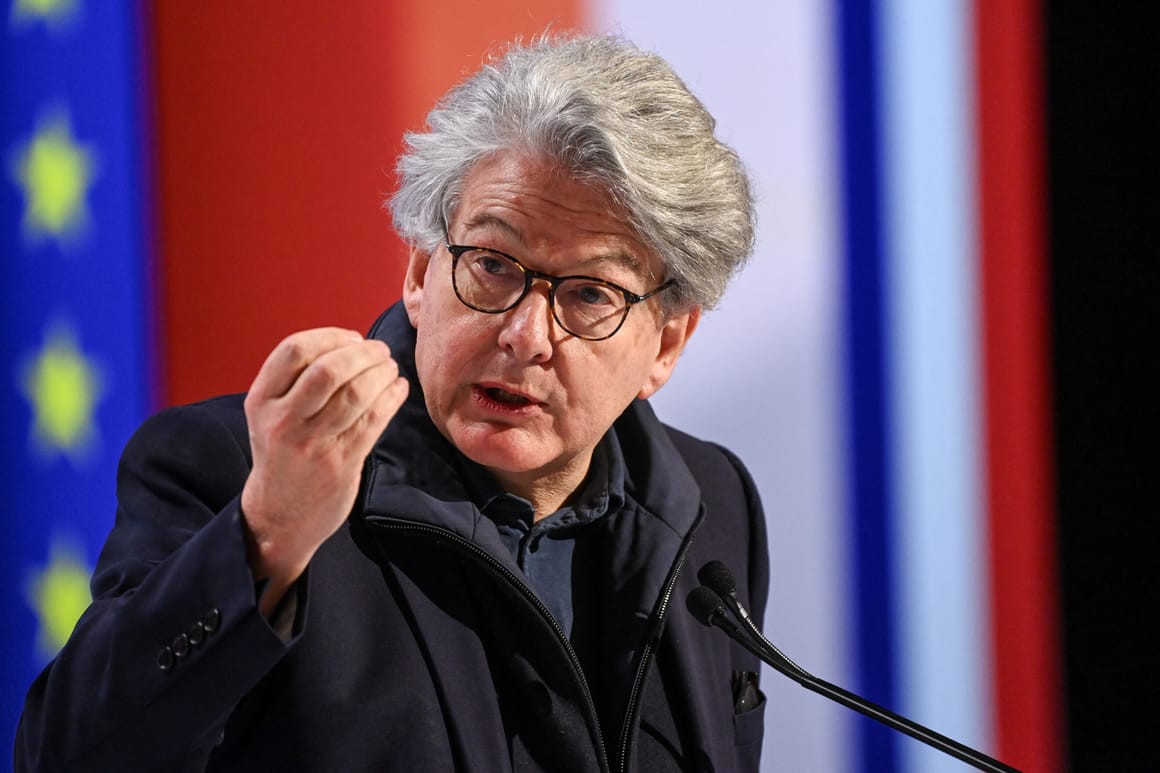 En brandissant la carte Breton, Bayrou fâche les bayrouistes