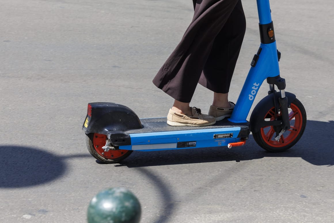 Belgium makes helmets compulsory on faster e-scooters