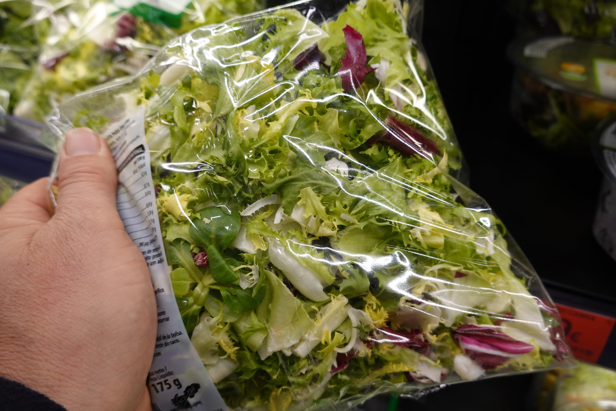 Cyclospora outbreak reshapes grocery shopping and restaurant traffic beyond recalled lettuce