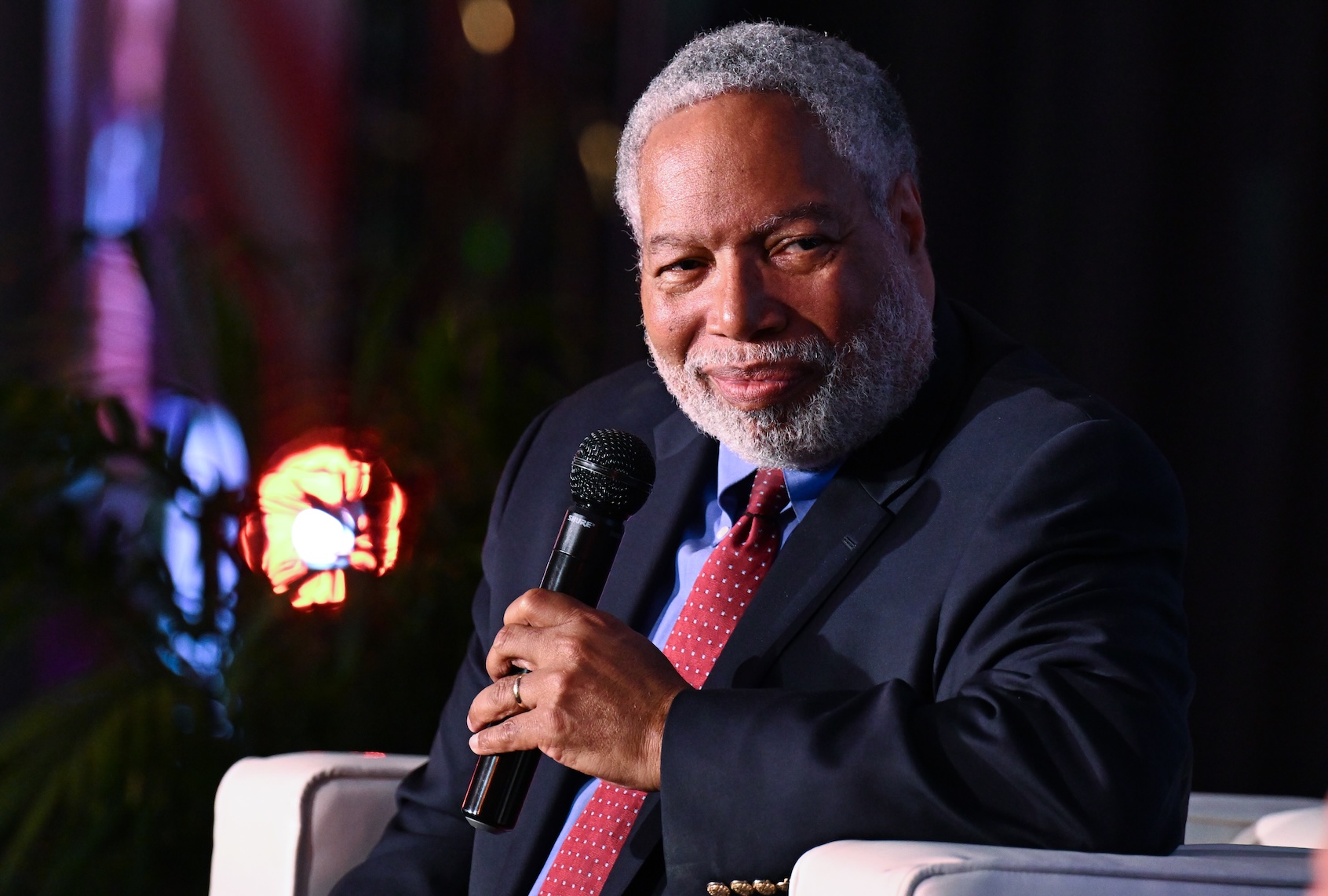Lonnie Bunch, secretary of the Smithsonian Institution, announces retirement