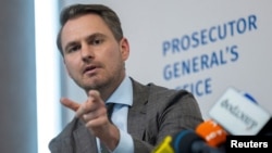 Ukrainian Lawmakers Approve Removal Of Prosecutor-General Amid New Scandal