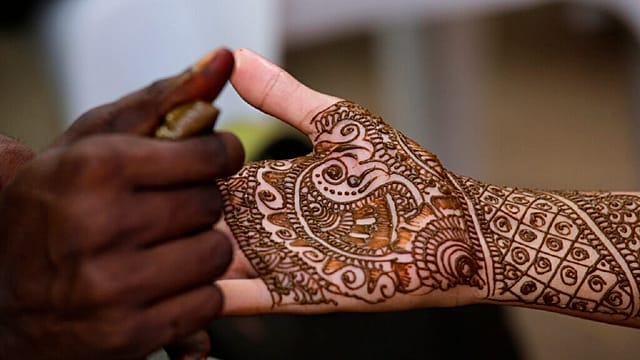 Sudanese women preserve bridal henna tradition amid war and water crisis