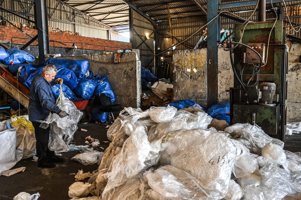 EU warns Turkey to clean up waste treatment or face trade ban