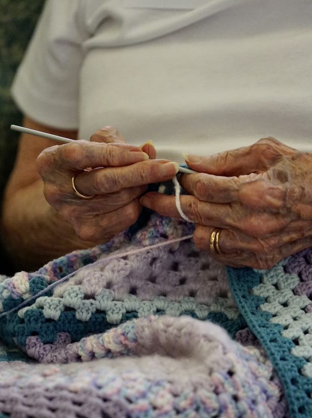 Government extends aged care program funding shopping and transport help