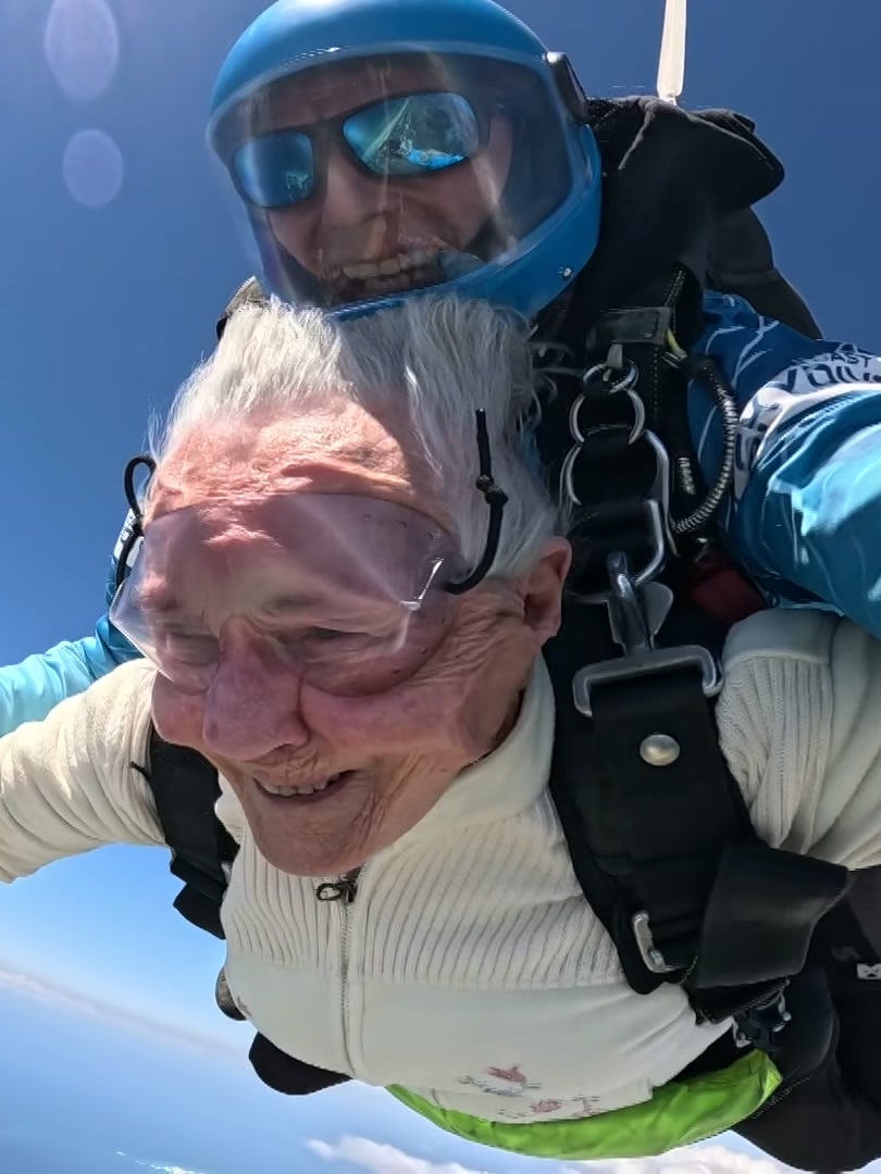 ‘Cheeky’ 95yo celebrates another birthday jumping out of a plane