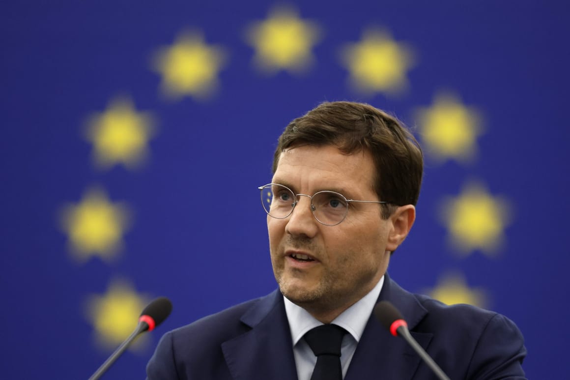6 ’eminent persons’ to weigh ban on European far-right party