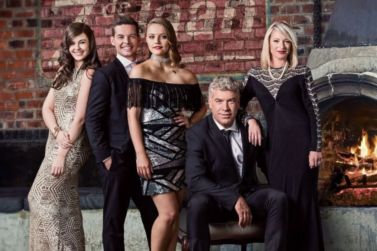 7de Laan stars show love to Carina Nel after breast cancer reveal