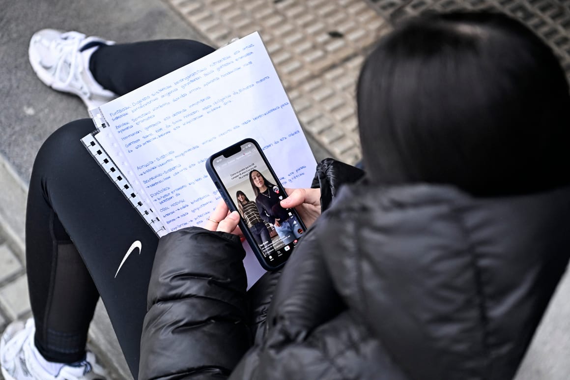 Turkey bans social media for kids under 15