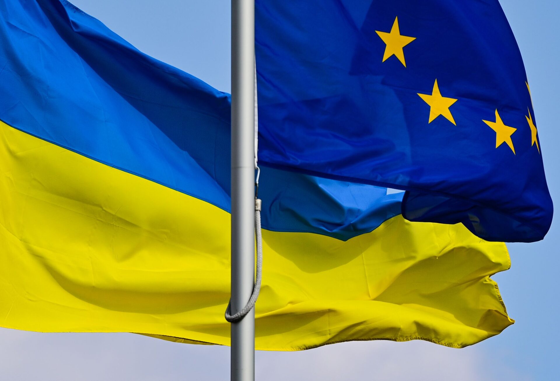 Displaced Ukrainians need clarity about their future, EU regions say