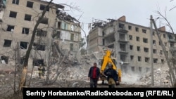 Russia’s Deadly Attacks Damage Homes, Energy Sites In Ukraine As Kyiv Says Starlink Restrictions Continue